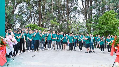 绿巨能员工参观新建分拣中心开业